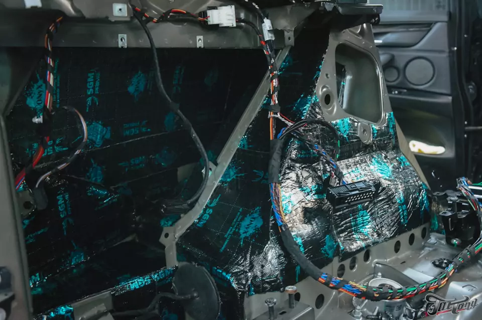 Установили на BMW X5 систему активного выхлопа Terminator! Выполнили комплексную шумоизоляцию салона и построили новую акустическую систему, провели техническое обслуживание